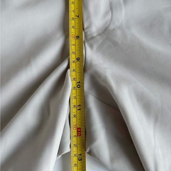 Peter Millar Tan Flat Front Shorts for Casual Elegance - Picture 12 of 12